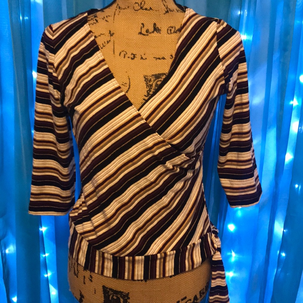 ✨ 1/2 Sleeve Top ✨ - Picture 3 of 5